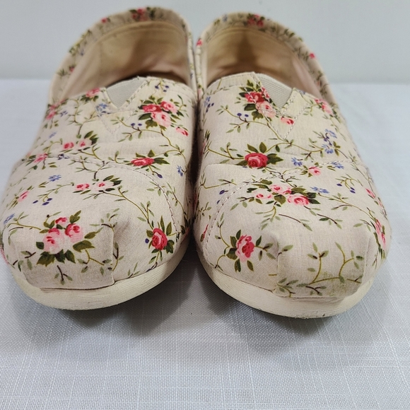 Toms Floral Print Shoes - Picture 3 of 5